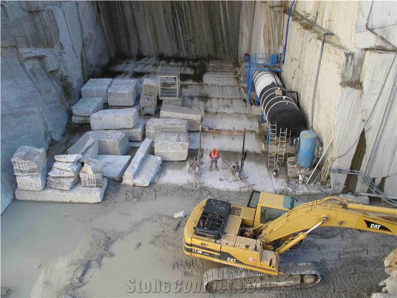 Beola Argentea Favalle Gneiss Quarry
