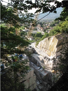 Beola Argentea Favalle Gneiss Quarry