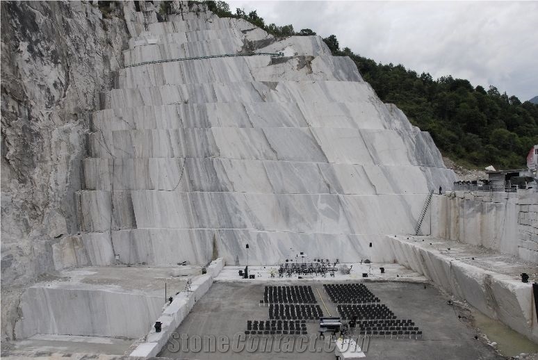 Palissandro Blue Nuvolato Marble Quarry