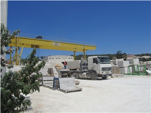 Crema Santarem -Algarve Cream Limestone Quarry