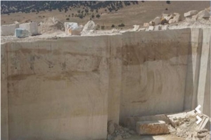 California Honey- Giallo Provenza-Yellow California Limestone Quarry