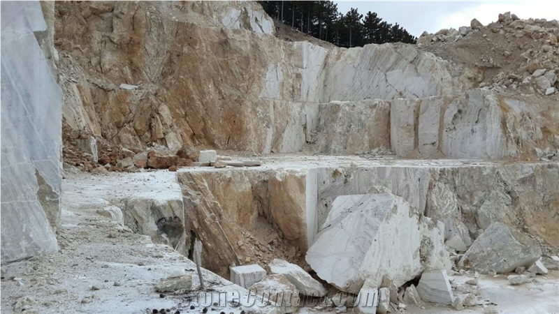 Turkey Eskisehir Region, Eskisehir Rainbow Onyx,Golden Cloud Onyx Quarry