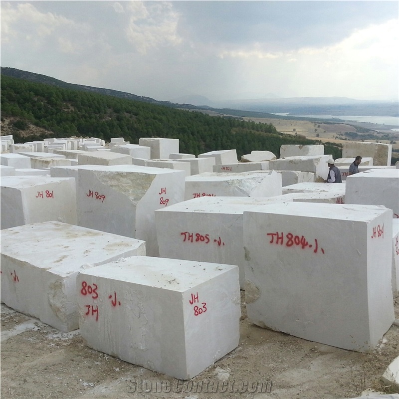 Oscar Beige Marble Quarry