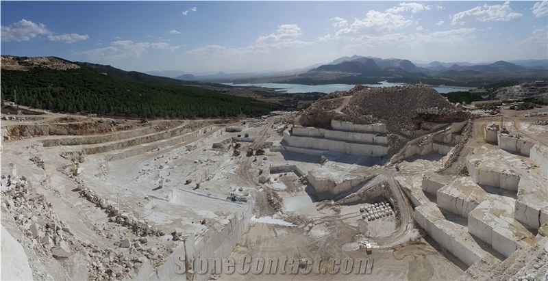 Oscar Beige Marble Quarry