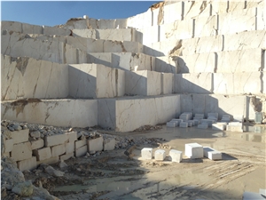 Oscar Beige Marble Quarry
