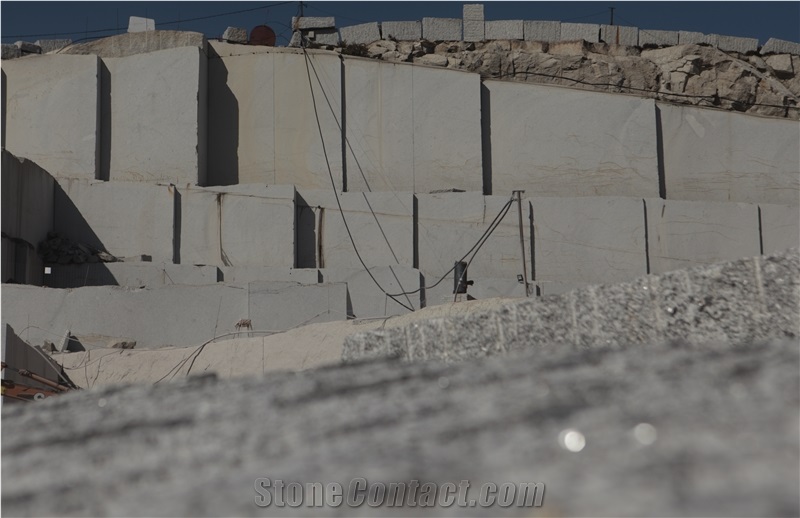 CABECEIRAS Gran Perla-Cinza Cristal Granite Quarry