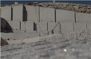 CABECEIRAS Gran Perla-Cinza Cristal Granite Quarry