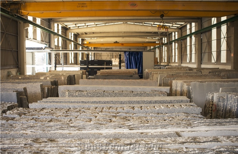 CABECEIRAS Gran Perla-Cinza Cristal Granite Quarry