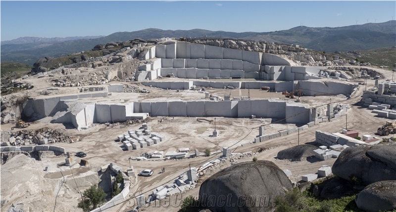 CABECEIRAS Gran Perla-Cinza Cristal Granite Quarry