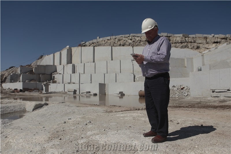 CABECEIRAS Gran Perla-Cinza Cristal Granite Quarry