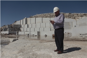 CABECEIRAS Gran Perla-Cinza Cristal Granite Quarry