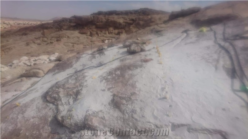 Desert Saudi Bianco Cristal White Granite Quarry