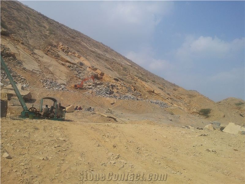 Pietra Di Sassonia Grey Limestone Quarry