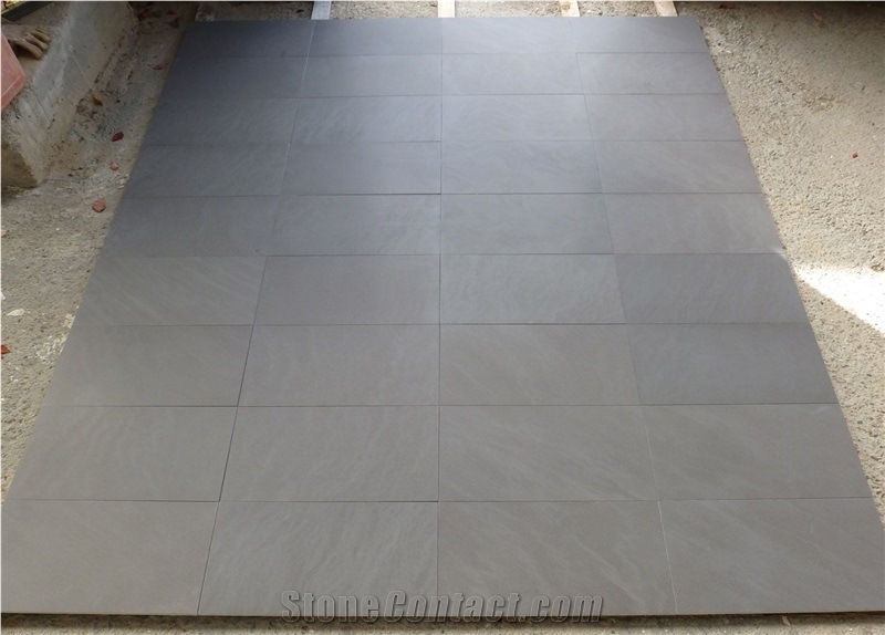Pietra Di Sassonia Grey Limestone Quarry