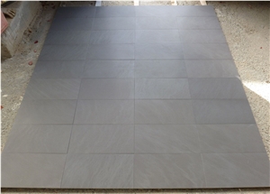 Pietra Di Sassonia Grey Limestone Quarry