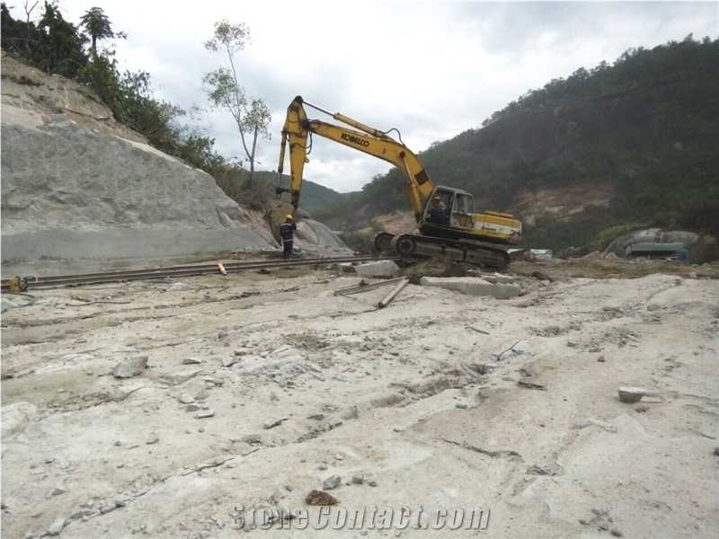 SL White Granite-Suoi Lau White Granite Quarry