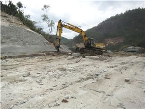 SL White Granite-Suoi Lau White Granite Quarry