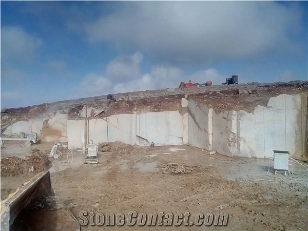Pardis Sang Black Gold Marble Quarry