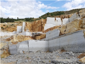 Azul Lourinha Barranca Limestone Quarry