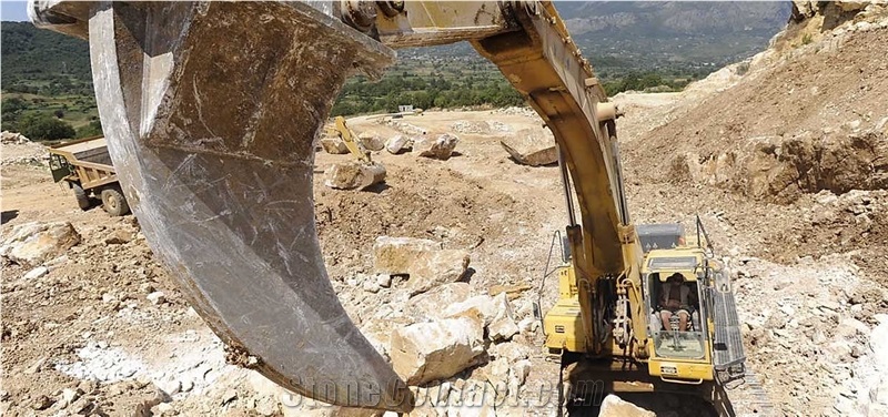 Risatino -Perlato Royal Risatino Marble Quarry