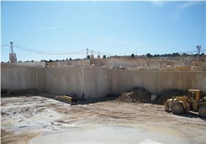 Yellow Lymjar Sandstone Quarry