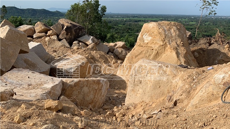 Medium Yellow Granite Quarry