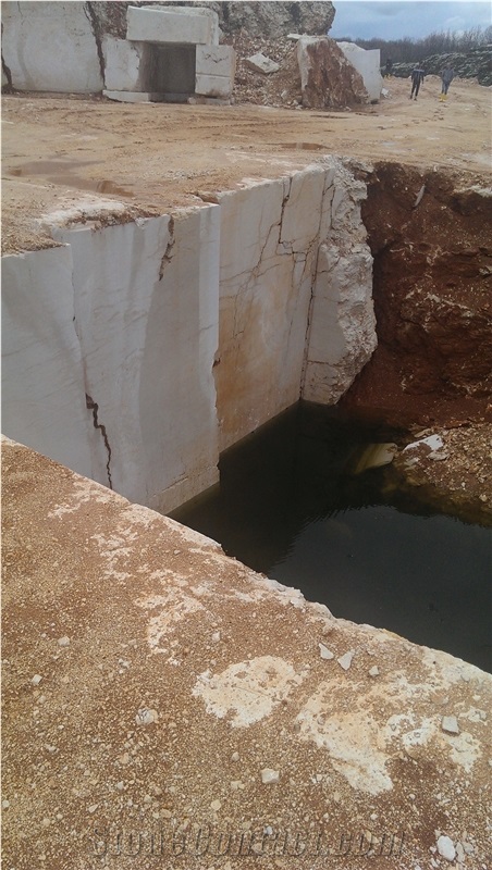 Hani Beige Marble Quarry