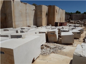 Crema Giulia Limestone- San Pietro Perlato Limestone Quarry Crema Giulia Limestone- San Pietro Perlato Limestone Quarry