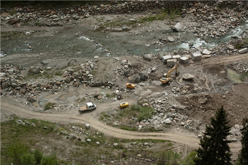 Passeier Garnet Gneiss- Passeirer Gneiss Quarry