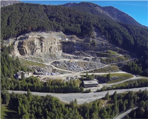 Dorato Valmalenco Gneiss Quarry