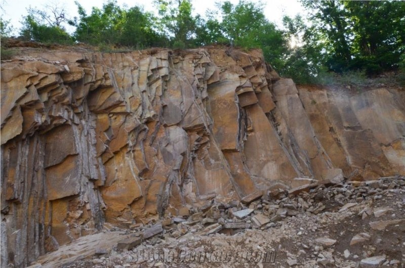 Montiggler Porphyr - Porfido di Monticolo Quarry