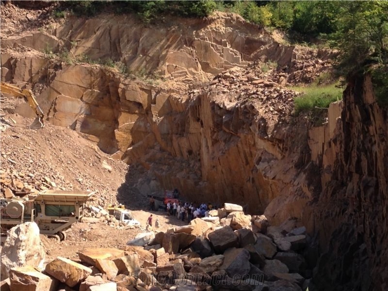 Montiggler Porphyr - Porfido di Monticolo Quarry