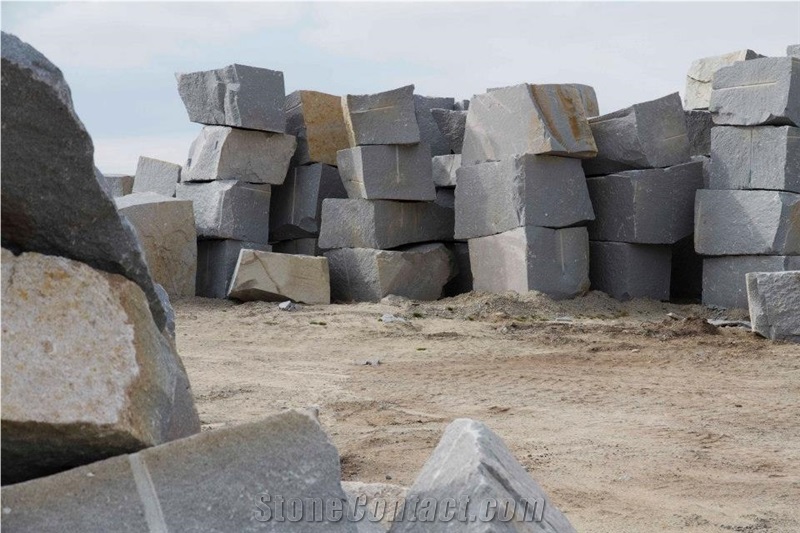 Cinza Montemuro Granite Quarry