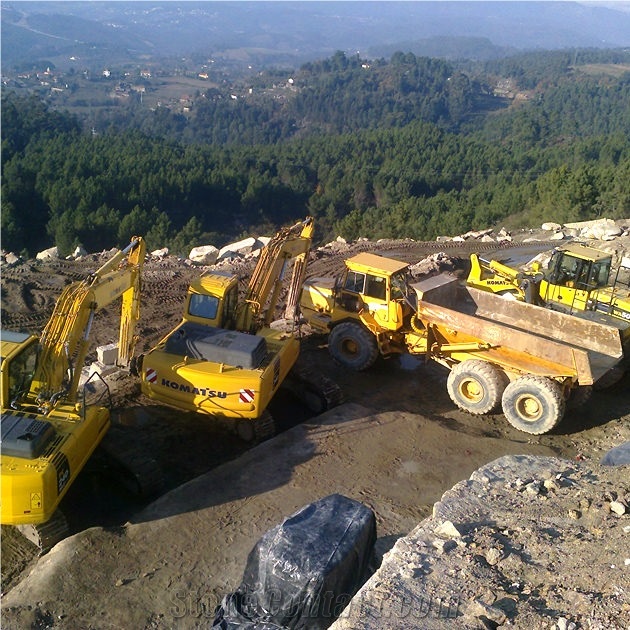 Amarelo Mondim Quarry