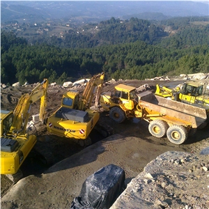 Amarelo Mondim Quarry