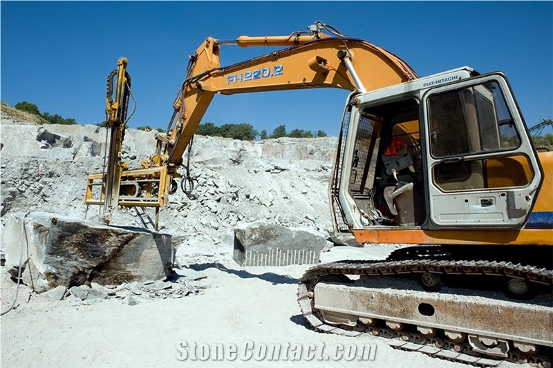 Basaltina Tipo Selcino Quarry