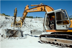 Basaltina Tipo Selcino Quarry