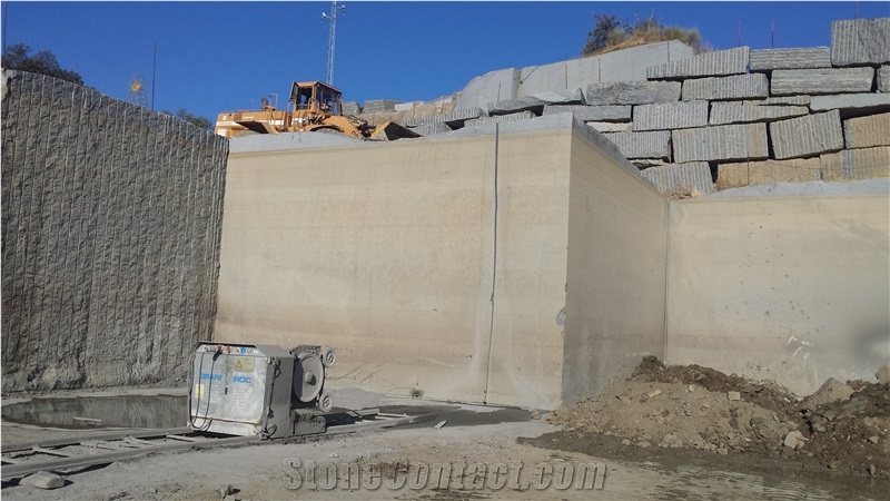 NEGRO TEZAL GRANITE QUARRY