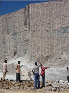 Multicolor Red Granite Quarry
