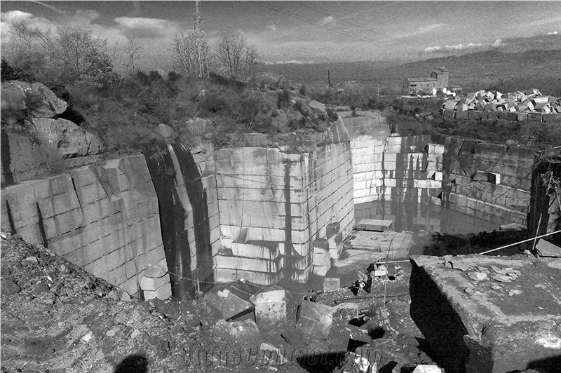 Peperino Grigio Trachyte Quarry