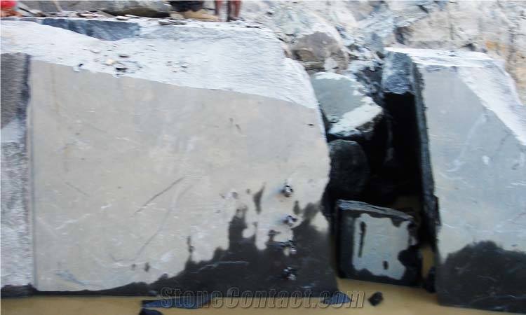 AKS Black - Premium Black Granite Quarry