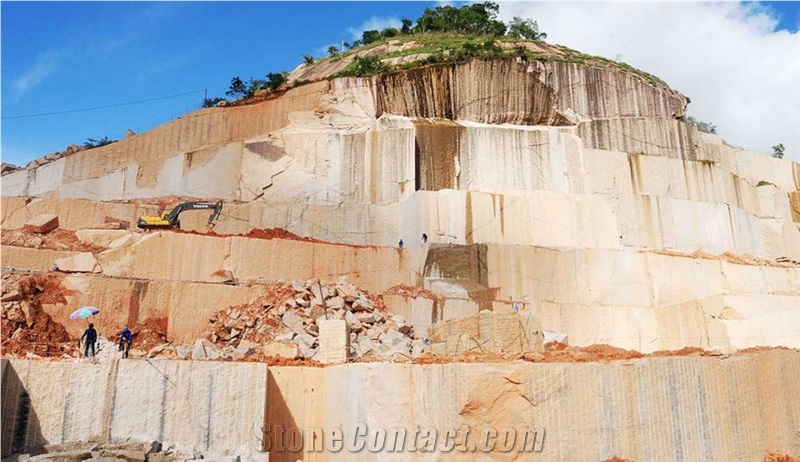 New Venetian Gold Granite Quarry