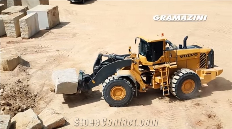 Jazida Amarelo Icarai - Amarelo Icarai Quarry