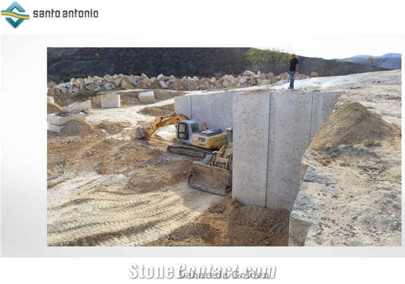 Labareda Golden Granite Quarry