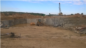 GP2 Verde Oliva Granite Quarry