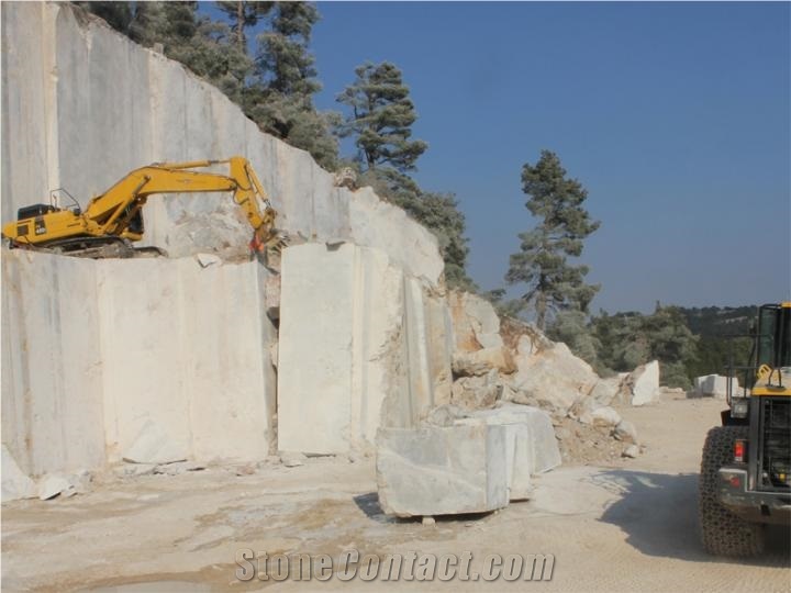 Luna Grey - Luna River Marble Quarry