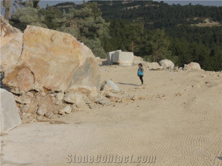 Luna Grey - Luna River Marble Quarry