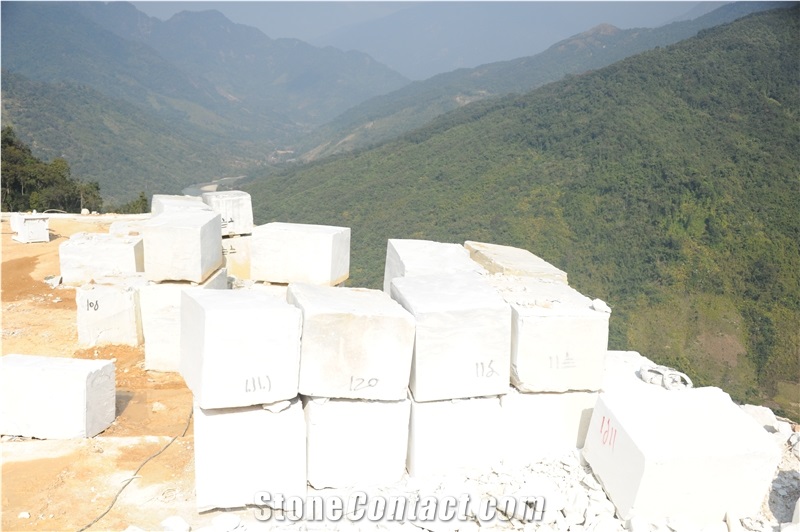 Myanmar colorful onyx quarry