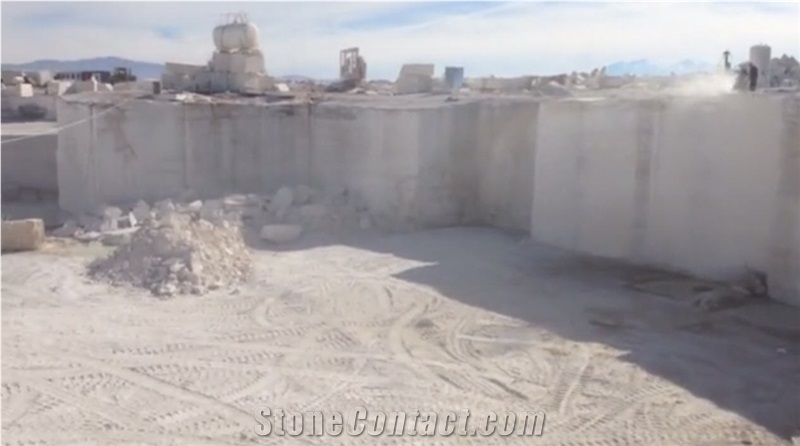 Travertino Calama Quarry