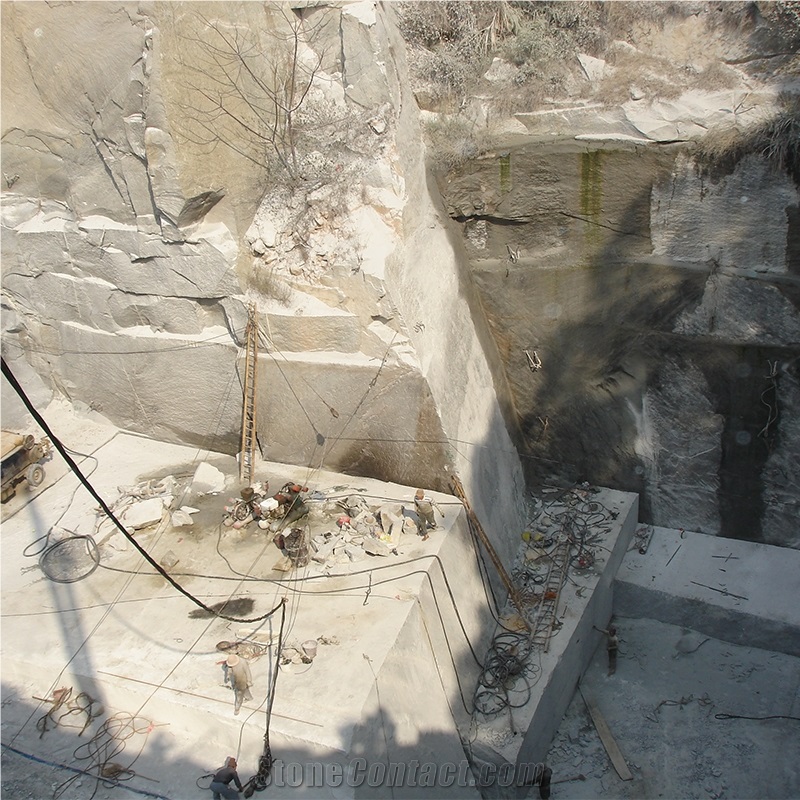Fantasy Stone - Ash Grey Granite Quarry
